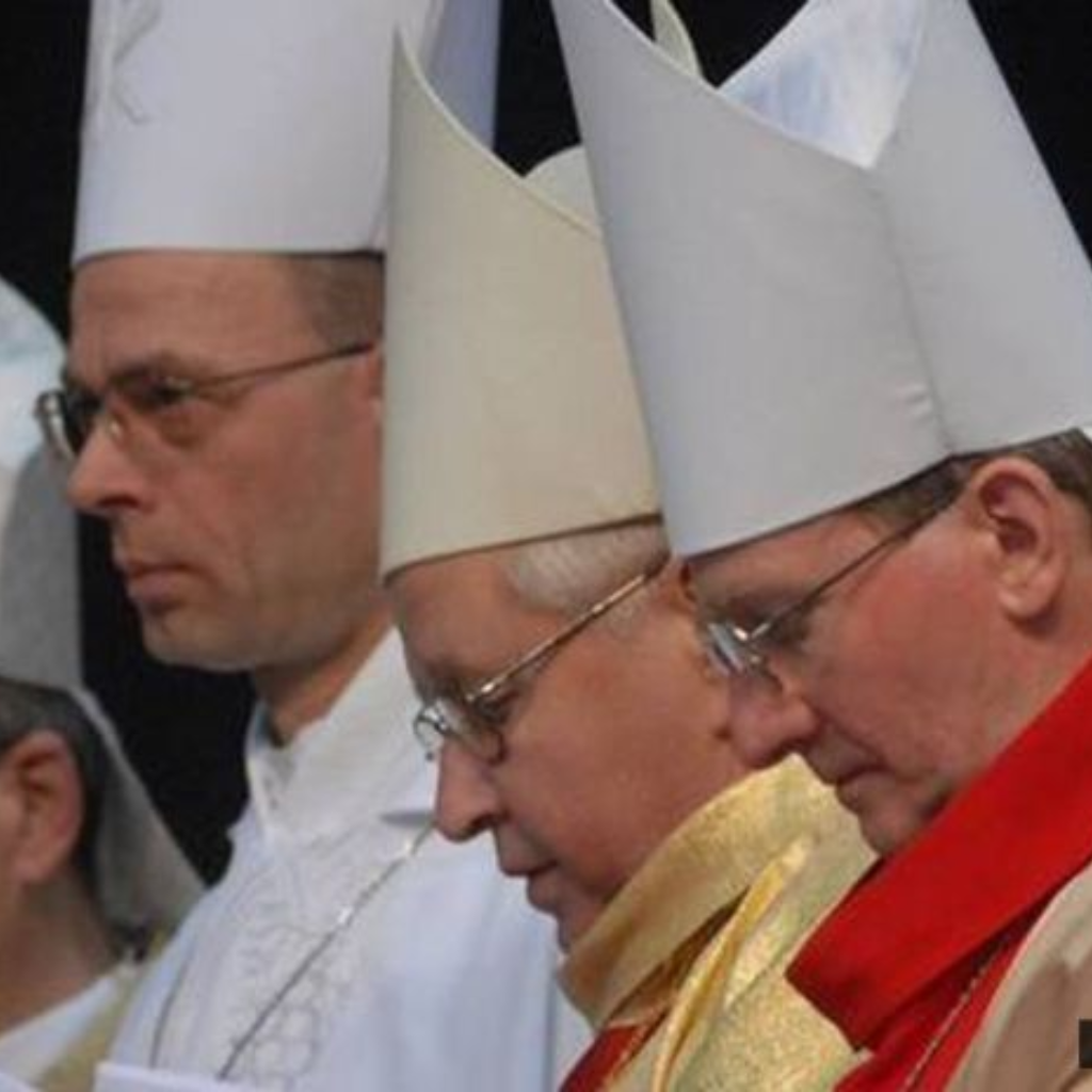 Koľko stojí služba Bohu? Platy kňazov od chudoby až po luxus v rôznych krajinách Vás zaskočia! 